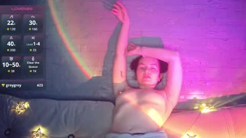 Snapshot of queenofmodels chatting on April 2026 03:39:01 PM QueenOfModels online show from April 2026 03:39:01 PM