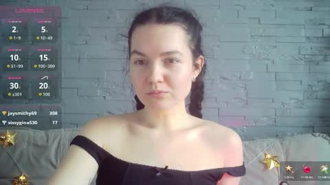 Snapshot of queenofmodels chatting on April 2026 07:45:01 AM QueenOfModels online show from April 2026 07:45:01 AM