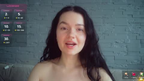 Snapshot of queenofmodels chatting on April 2026 03:34:02 AM QueenOfModels online show from April 2026 03:34:02 AM