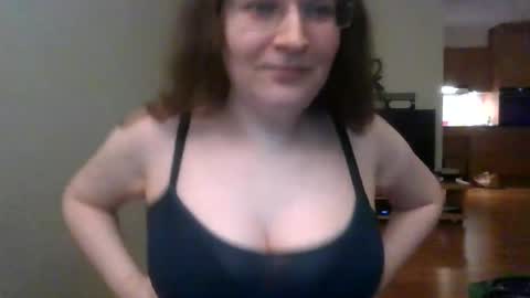 Snapshot of queenofthenights chatting on April 2026 09:39:33 PM queenofthenights online show from April 2026 09:39:33 PM