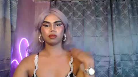 queenpinayebony_xx online show from April 2026 12:59:01 PM