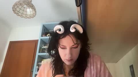 Snapshot of queenselket chatting on April 2026 11:04:02 AM queenselket online show from April 2026 11:04:02 AM