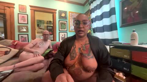 Snapshot of queensquirtntwerk chatting on March 2026 08:45:02 PM Queen Hilarity online show from March 2026 08:45:02 PM