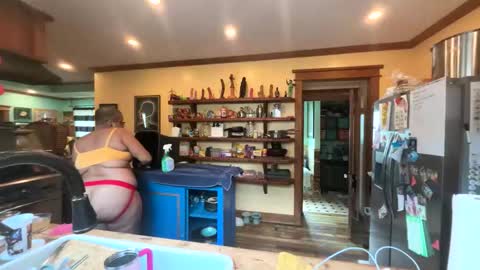 Snapshot of queensquirtntwerk chatting on March 2026 08:36:02 PM Queen Hilarity online show from March 2026 08:36:02 PM