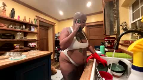 Snapshot of queensquirtntwerk chatting on April 2026 02:14:01 AM Queen Hilarity online show from April 2026 02:14:01 AM