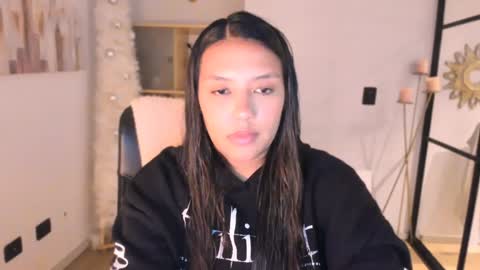 Snapshot of queenv66 chatting on January 2025 03:53:02 AM Val - online show from January 2025 03:53:02 AM