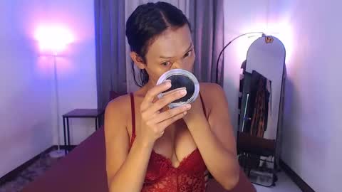 Snapshot of queenvalentinats chatting on December 2024 01:10:01 PM ValentinaMoone online show from December 2024 01:10:01 PM
