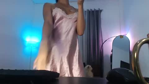 Snapshot of queenvalentinats chatting on December 2024 08:33:01 PM ValentinaMoone online show from December 2024 08:33:01 PM