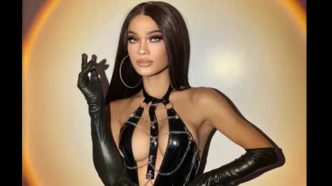 Snapshot of queenvalentinats chatting on December 2024 11:52:02 AM ValentinaMoone online show from December 2024 11:52:02 AM