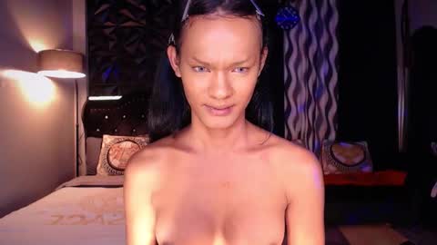 Snapshot of queenvalentinats chatting on January 2025 05:17:02 AM ValentinaMoone online show from January 2025 05:17:02 AM