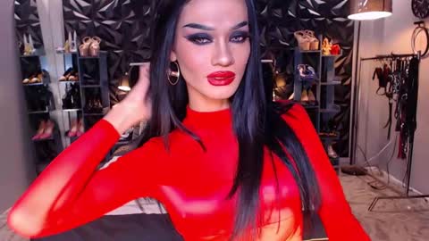 Snapshot of queenvalentinats chatting on February 2025 05:51:02 AM ValentinaMoone online show from February 2025 05:51:02 AM