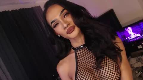 Snapshot of queenvalentinats chatting on September 2025 02:33:02 AM ValentinaMoone online show from September 2025 02:33:02 AM