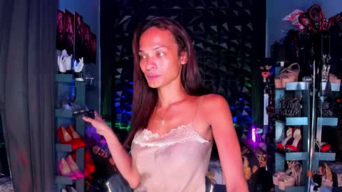 Snapshot of queenvalentinats chatting on April 2026 05:43:02 PM ValentinaMoone online show from April 2026 05:43:02 PM