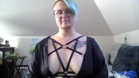 Snapshot of queerlyjaz chatting on September 2025 12:12:01 AM queerlyjaz online show from September 2025 12:12:01 AM