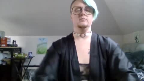 Snapshot of queerlyjaz chatting on September 2025 12:14:01 AM queerlyjaz online show from September 2025 12:14:01 AM