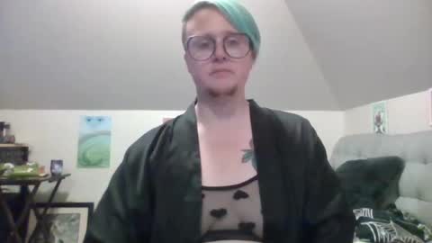 Snapshot of queerlyjaz chatting on September 2025 02:27:01 AM queerlyjaz online show from September 2025 02:27:01 AM
