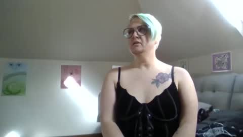 Snapshot of queerlyjaz chatting on October 2025 06:13:02 PM queerlyjaz online show from October 2025 06:13:02 PM