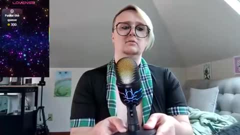 Snapshot of queerlyjaz chatting on May 2026 06:13:01 PM queerlyjaz online show from May 2026 06:13:01 PM