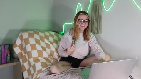 Snapshot of quervoqueen1 chatting on December 2024 03:04:01 AM Bri online show from December 2024 03:04:01 AM