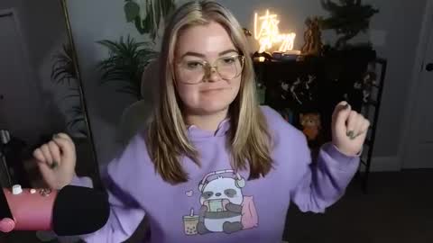 Snapshot of quervoqueen1 chatting on October 2025 01:06:01 AM Bri online show from October 2025 01:06:01 AM