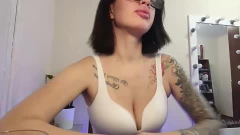 Snapshot of quiet_smile chatting on December 2025 10:19:01 AM quiet_smile online show from December 2025 10:19:01 AM