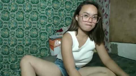 Snapshot of quinne_miles chatting on April 2026 11:27:01 AM Quinne online show from April 2026 11:27:01 AM