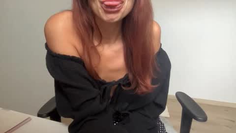 Quinnyelena online show from October 2025 11:23:02 AM