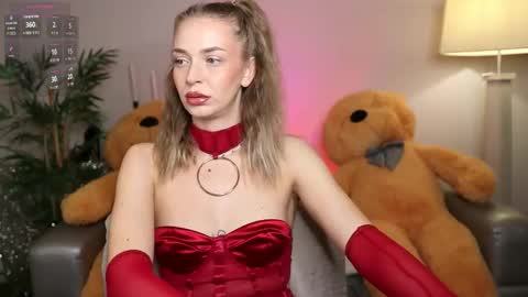 Snapshot of qwennx chatting on December 2025 10:22:01 AM Nova Hollis online show from December 2025 10:22:01 AM