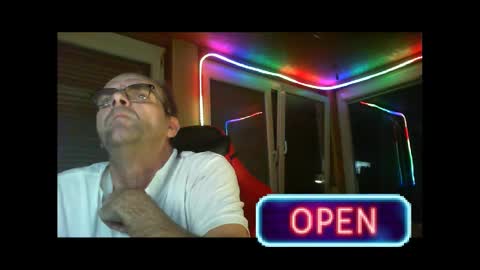 Snapshot of r_2d2_ chatting on December 2024 12:33:01 AM dj mike online show from December 2024 12:33:01 AM