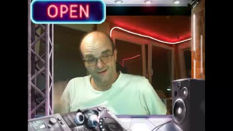 Snapshot of r_2d2_ chatting on January 2025 10:22:01 PM dj mike online show from January 2025 10:22:01 PM