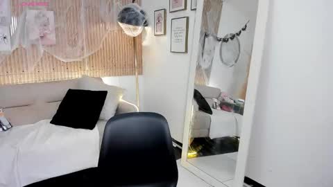 Snapshot of rachel_es chatting on October 2025 07:18:01 AM RACHEL ES online show from October 2025 07:18:01 AM