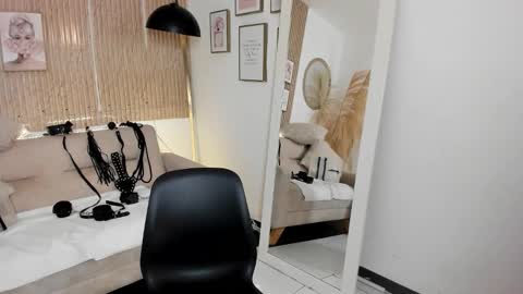 Snapshot of rachel_es chatting on November 2025 05:18:02 AM RACHEL ES online show from November 2025 05:18:02 AM