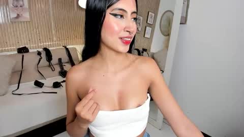 Snapshot of rachel_es chatting on November 2025 04:00:02 AM RACHEL ES online show from November 2025 04:00:02 AM