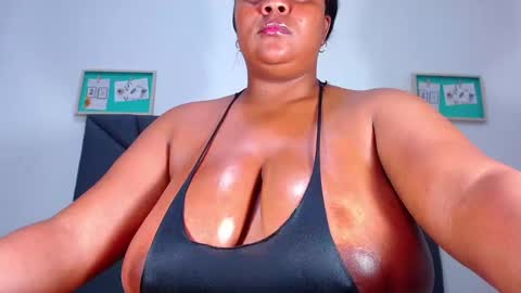 Snapshot of rachelbrown_ chatting on December 2024 02:15:02 AM MALIKA Z online show from December 2024 02:15:02 AM
