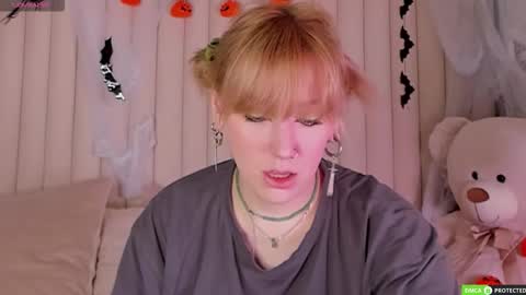 Snapshot of rachelcaart chatting on October 2025 03:07:02 AM Ray online show from October 2025 03:07:02 AM