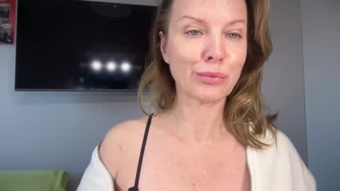 Snapshot of rachelldelicious chatting on October 2025 12:11:01 PM Rachel online show from October 2025 12:11:01 PM