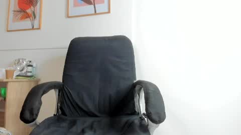 Snapshot of rachellesc chatting on April 2026 12:33:01 PM rachellesc online show from April 2026 12:33:01 PM