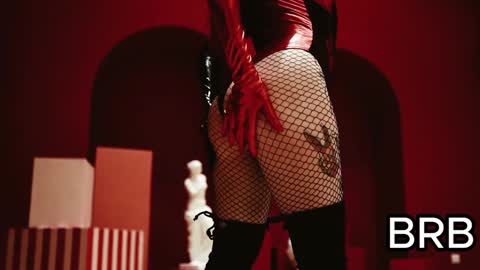 Snapshot of rachelqueen_ chatting on February 2025 02:13:01 PM Miko Pleasee help me get 100 likes online show from February 2025 02:13:01 PM