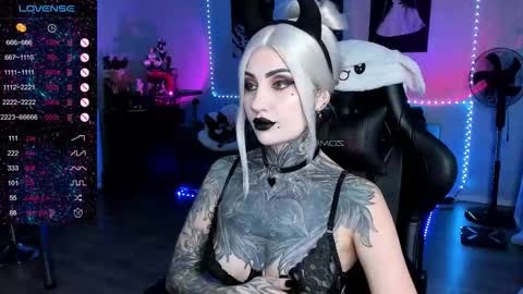 Snapshot of rachelqueen_ chatting on November 2025 10:36:02 AM Miko Pleasee help me get 100 likes online show from November 2025 10:36:02 AM