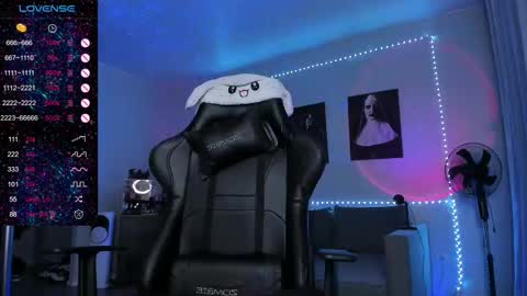 Snapshot of rachelqueen_ chatting on November 2025 10:36:01 AM Miko Pleasee help me get 100 likes online show from November 2025 10:36:01 AM