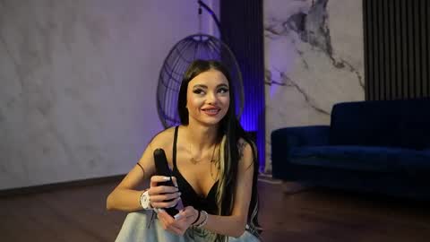Snapshot of rachelravee chatting on April 2026 04:22:01 AM Ann online show from April 2026 04:22:01 AM