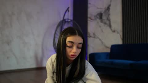 Snapshot of rachelravee chatting on April 2026 04:17:01 AM Ann online show from April 2026 04:17:01 AM