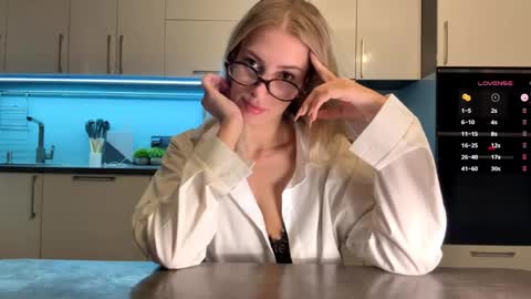 Mila online show from April 2026 03:52:01 PM