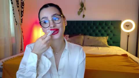 Snapshot of raeeamber_ chatting on October 2025 09:07:02 AM sweet peach online show from October 2025 09:07:02 AM