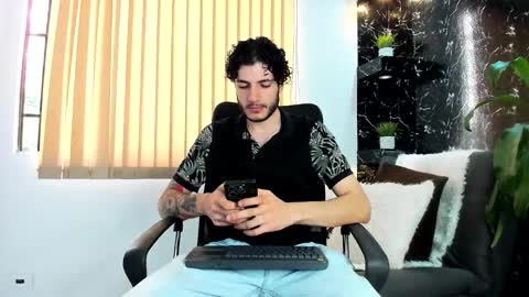 R A F A E L online show from November 2025 09:02:02 PM