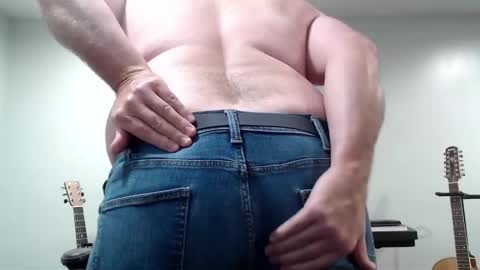 Snapshot of ragin_hardon001 chatting on December 2024 03:47:01 PM Ray online show from December 2024 03:47:01 PM