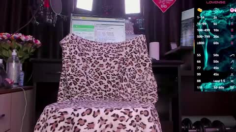 Laura online show from September 2025 02:45:01 AM