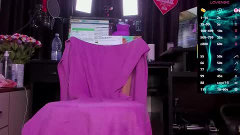 Laura online show from October 2025 02:34:01 AM