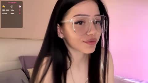 Luna online show from October 2025 03:01:02 PM