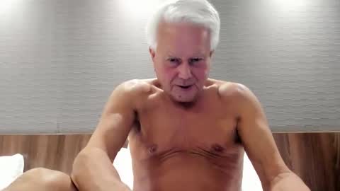 Snapshot of randythompson48 chatting on March 2025 08:05:02 PM Silver Stallion TwitterRandyth53496071 and ladyenglishxxx online show from March 2025 08:05:02 PM